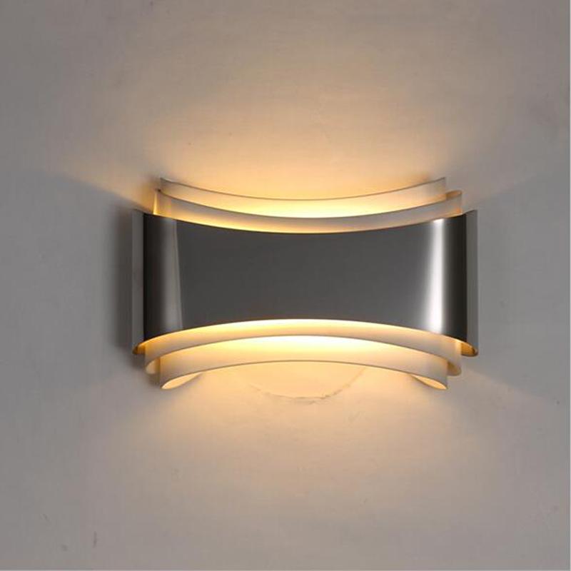 Deco26 Modern LED Curved Wall Lamp