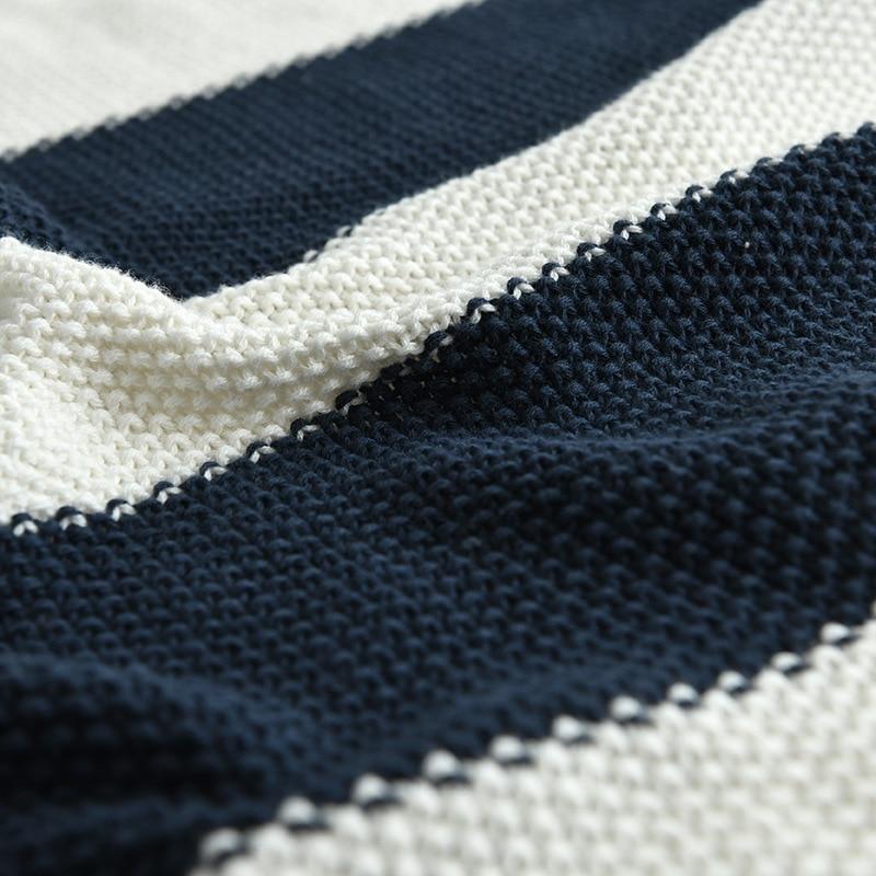 Hugo - Baubles Fringe Knit Throw Blanket